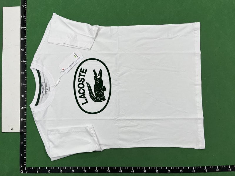 Lacoste T-shirt   (40 CP)