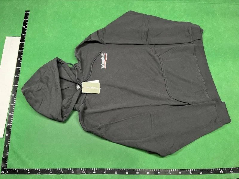  Balenciaga hoodie   (40 CP)