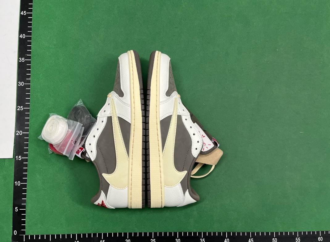 JORDAN  1   TRAVIS   SCOTT