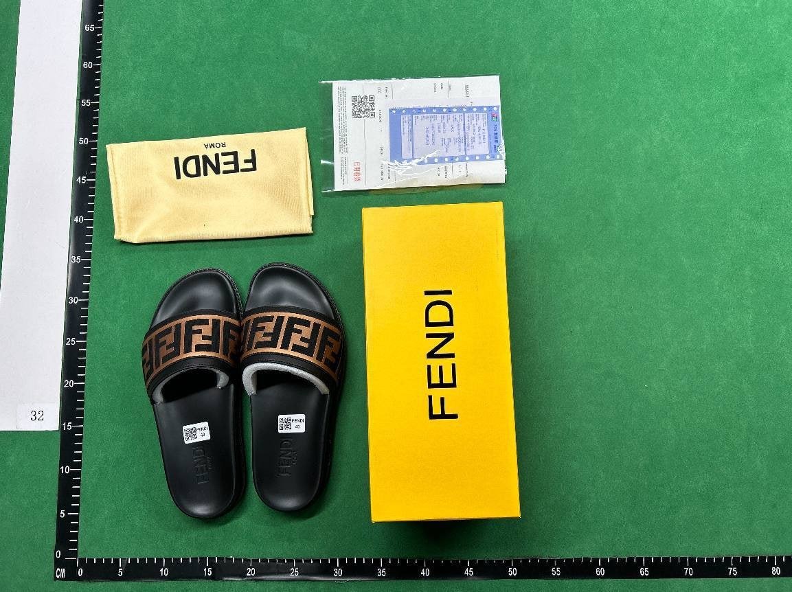 DIOR/Gucci/Fendi/Burberry /Balenciaga/quality slippers/shoes