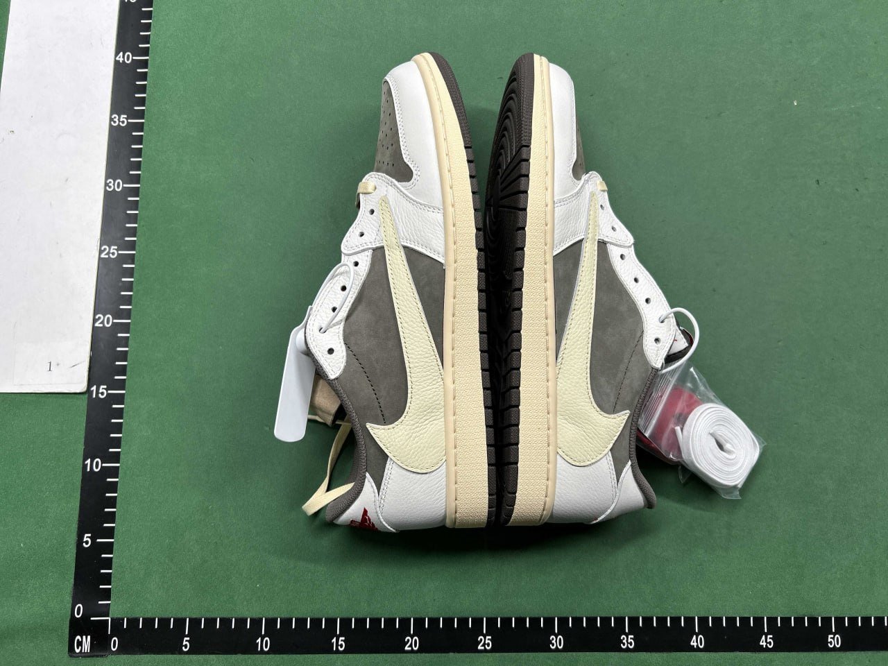 Travis Scott x  Air Jordan 1  AJ1