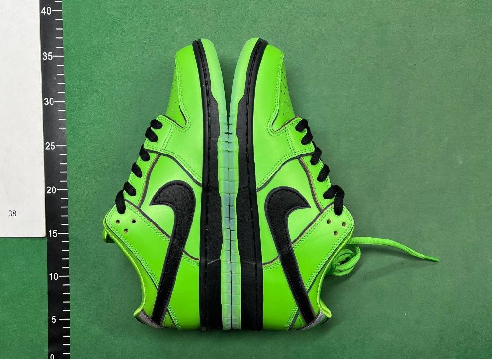 Nike Dunk Low SB X The Powerpuff Girls