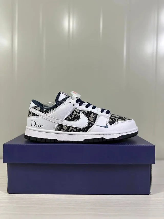 NIKE DUUNK the north face supreme bape Louis LV carhartt gucci 2026 dior 
