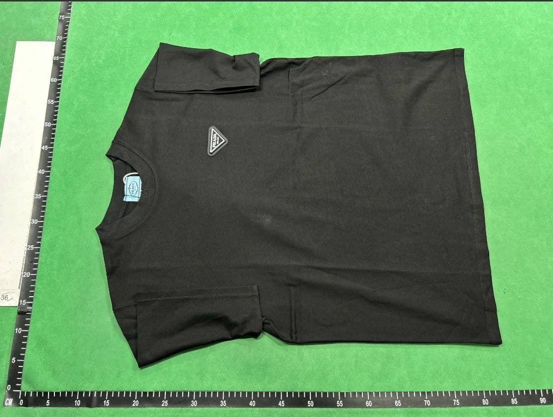 Prada tee (40 CP)