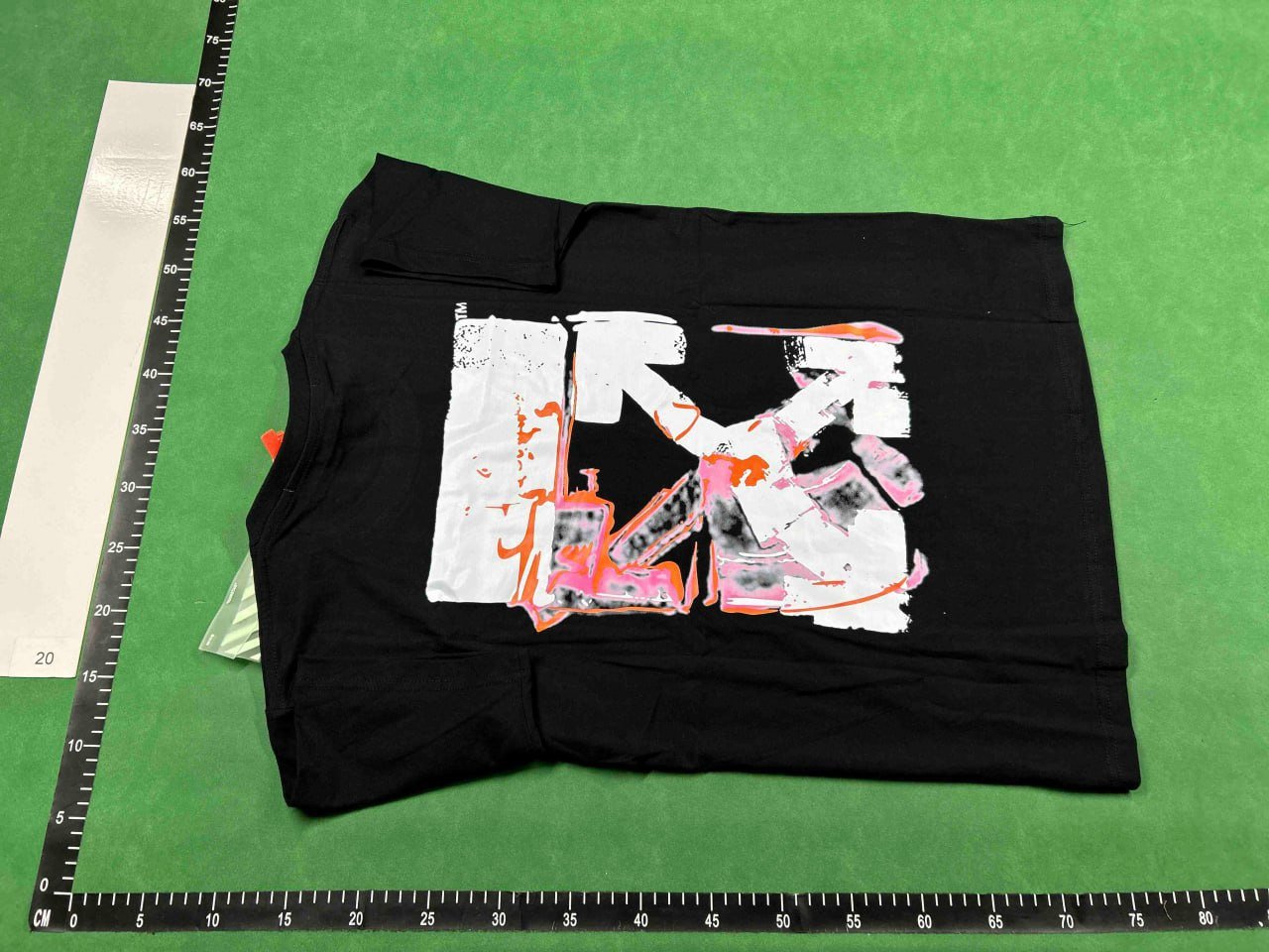 Off-White T-shirt（20+）