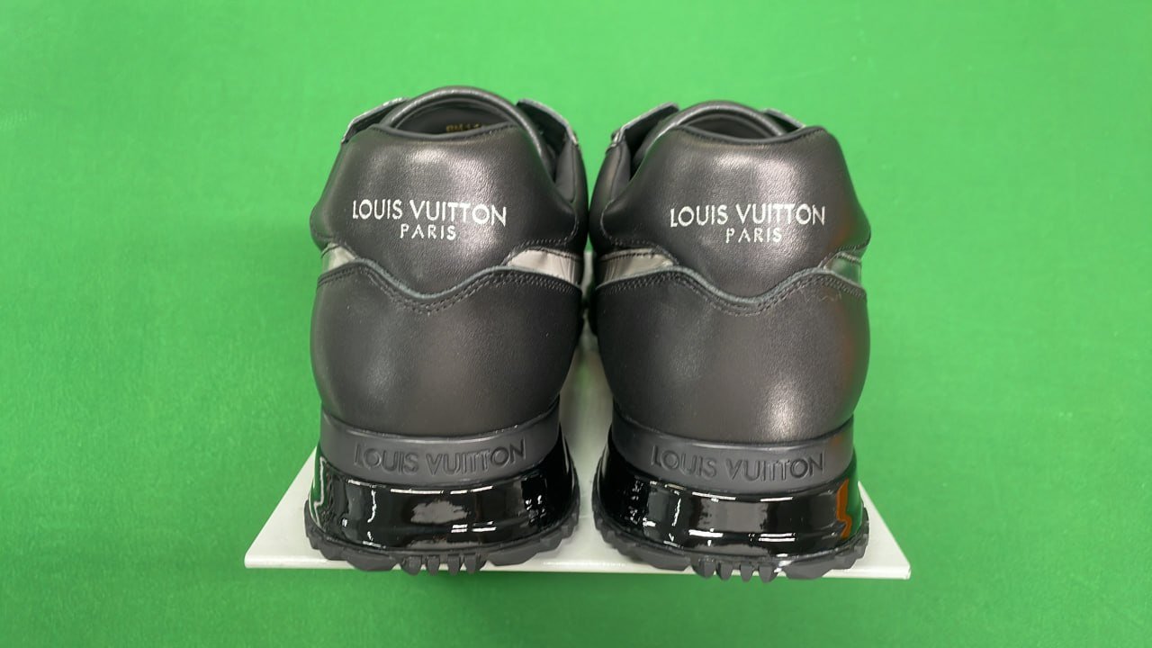 LOUIS VUITTON Run Away 