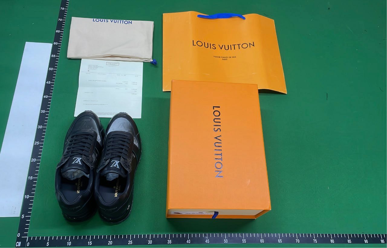 LOUIS VUITTON Run Away 