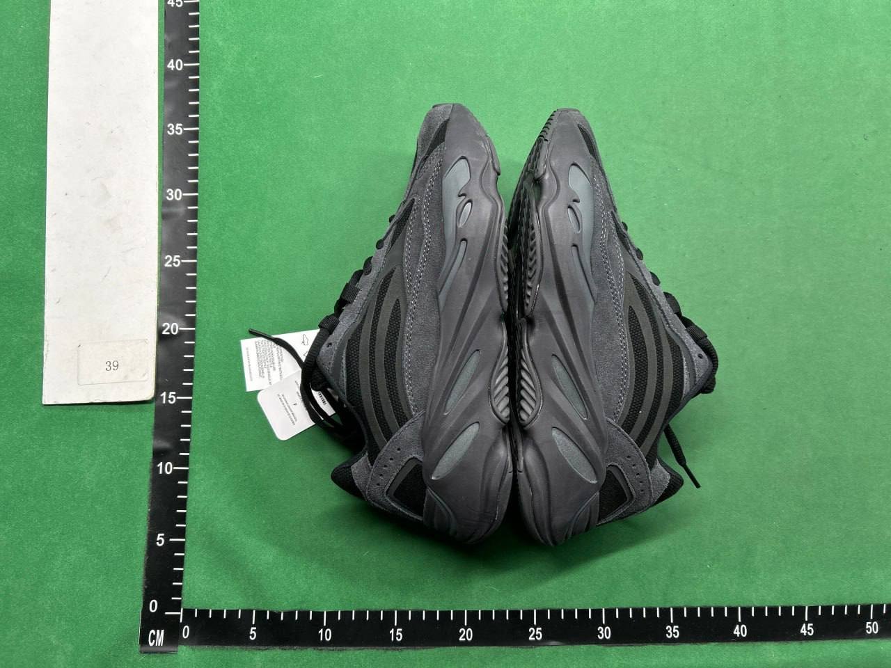 Yeezy boost 700 