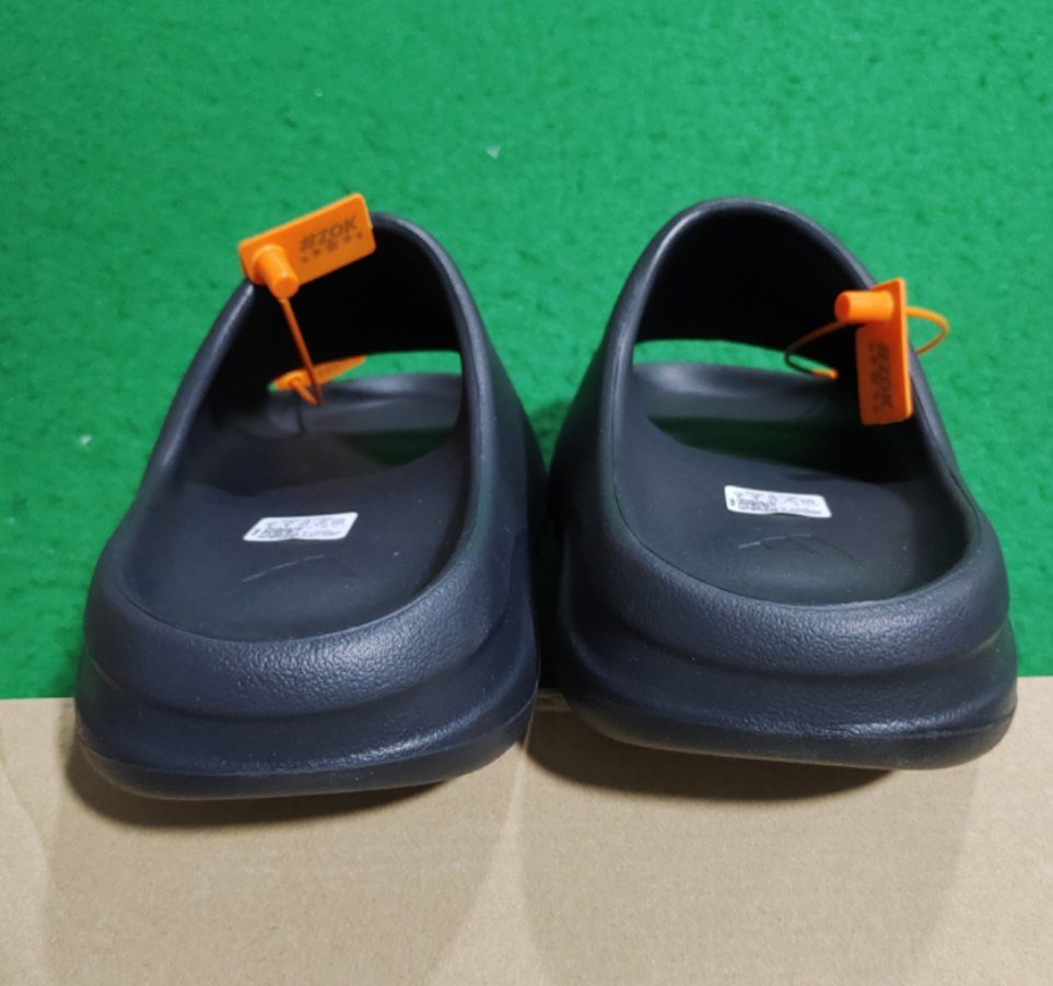 YEEZY Slide 