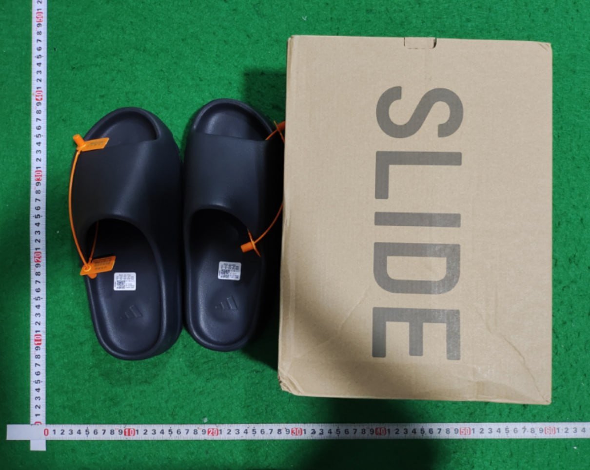 YEEZY Slide 