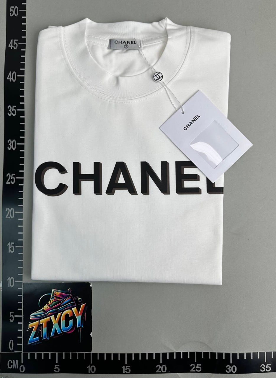 CHANEL T-shirt
