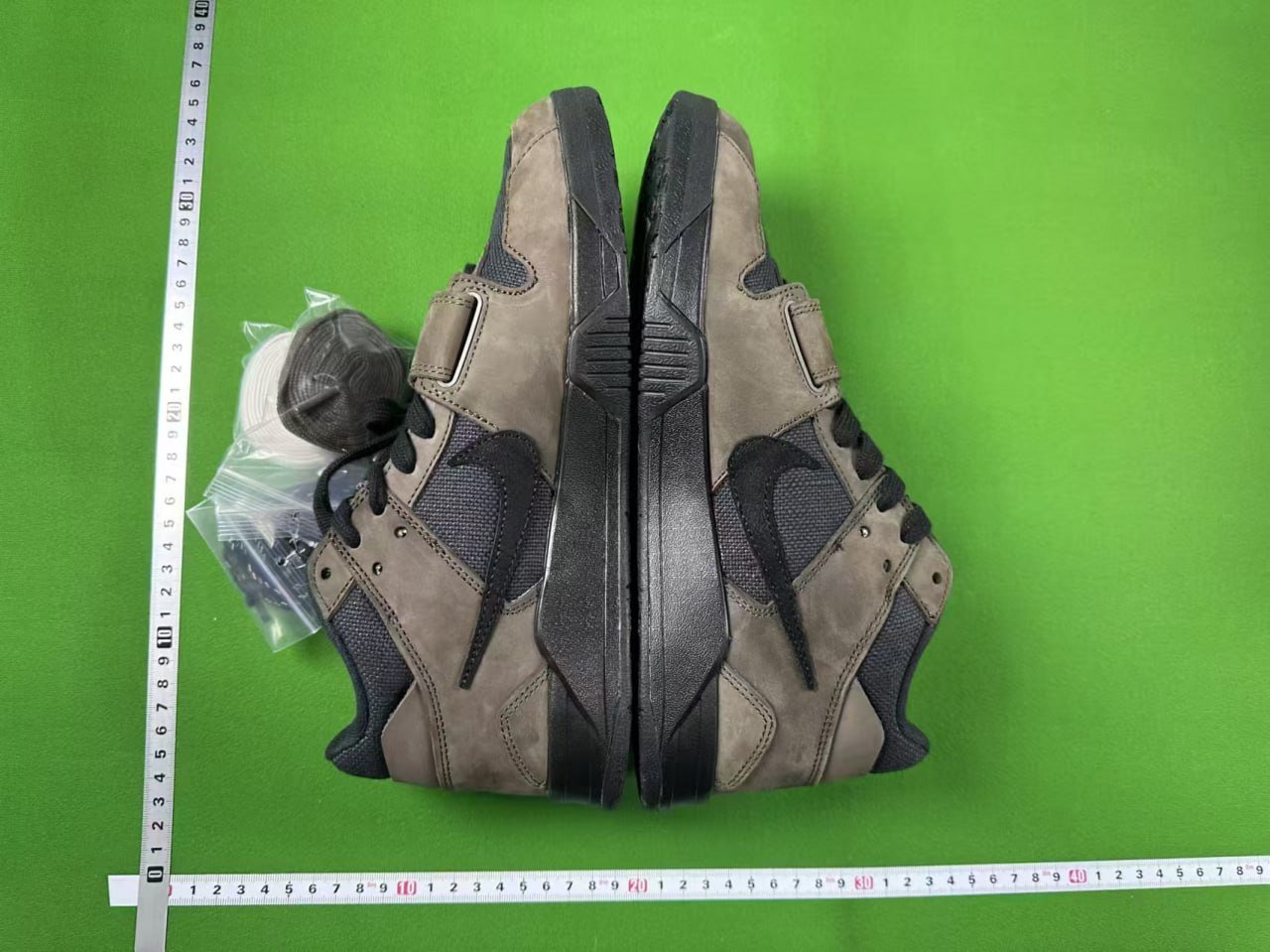 NIKE X TRAVIS