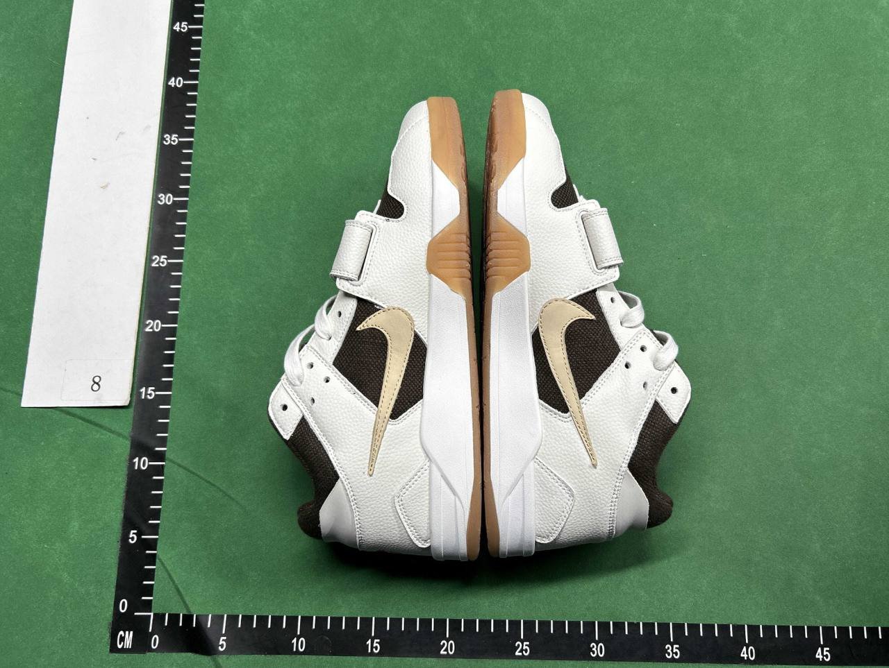 NIKE X TRAVIS